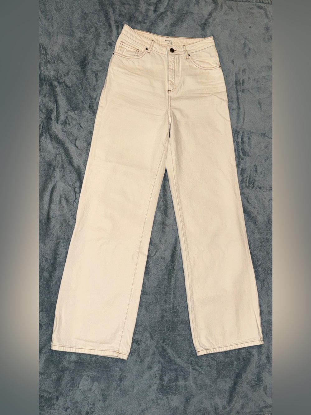 ba&sh Straight Leg Jeans with a high-rise waist. Clean, minimalist design. XS